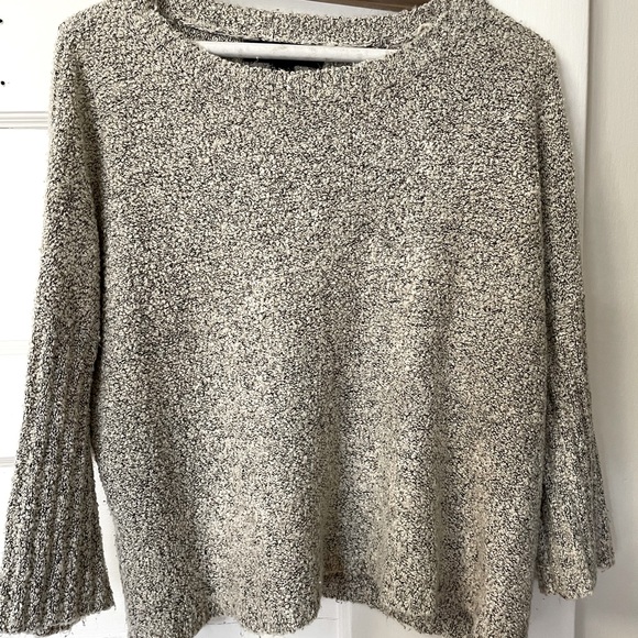 Salt and pepper long sleeve sweater - Picture 1 of 2
